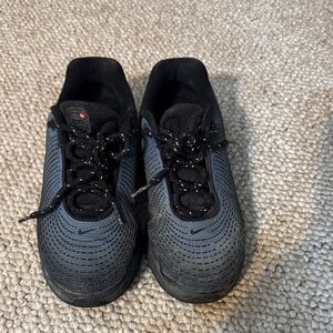 Nike Men's Black and Dark Gray Sneakers